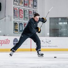 Brody Armstrong about to shoot the puck at Hockey Etcetera